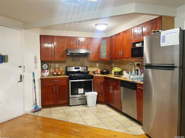 Flushing, NY 11355,140-75 Ash AVE #3E