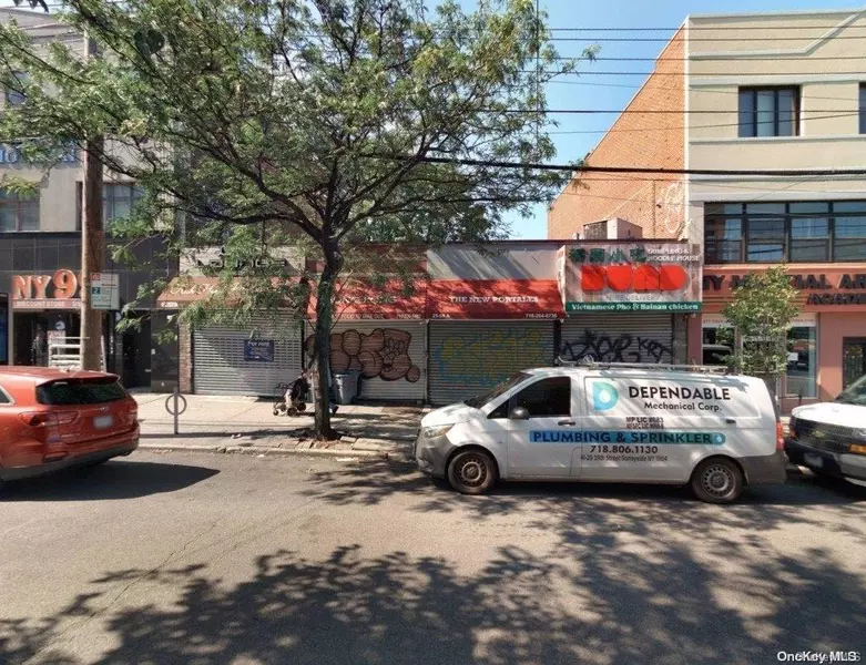 25-08 Broadway, Astoria, NY 11106