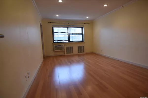 Elmhurst, NY 11373,94-10 59 AVE #5K