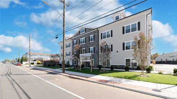 776 Fulton ST #2F, Farmingdale, NY 11735