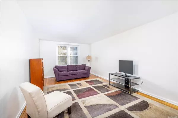 Freeport, NY 11520,110 Brooklyn AVE #2H