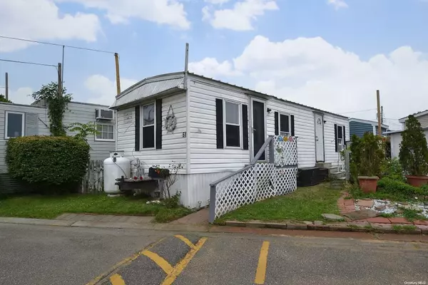 150-51 Main ST, Islip, NY 11751