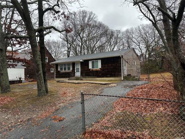 Coram, NY 11727,67 Judith DR