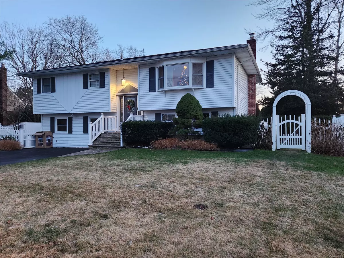 Shoreham, NY 11786,14 Estates LN