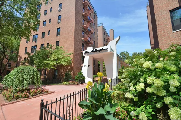 139-15 83rd AVE ##B32,  Briarwood,  NY 11435