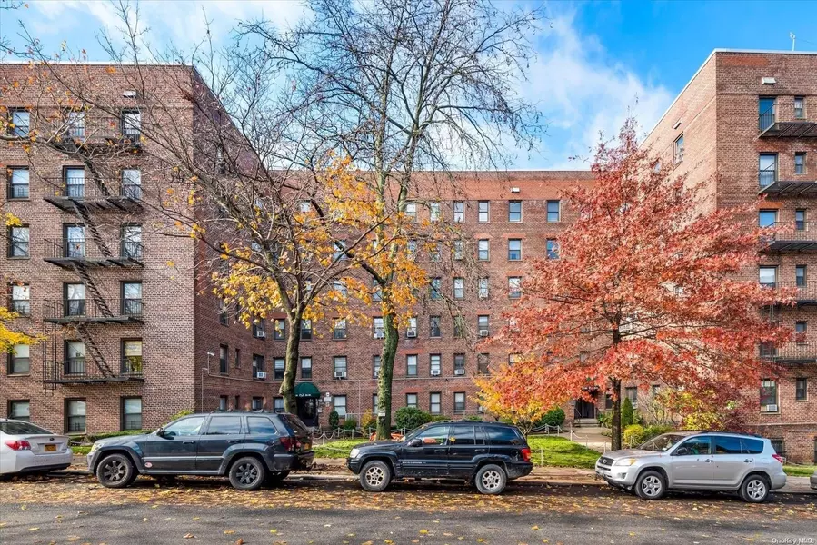 52-24 65 PL #3K, Maspeth, NY 11378