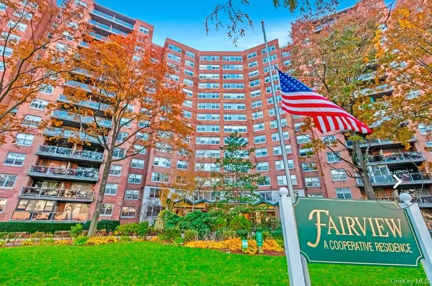 61-20 Grand Central Pkwy #A1105, Forest Hills, NY 11375