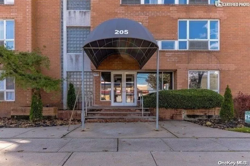 205 Mineola Blvd #2A, Mineola, NY 11501