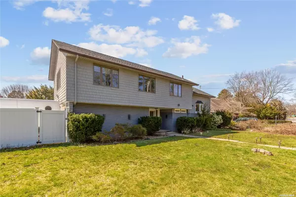 Westbury, NY 11590,523 Cambridge AVE
