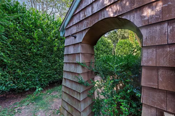 East Hampton, NY 11937,38 Maidstone AVE