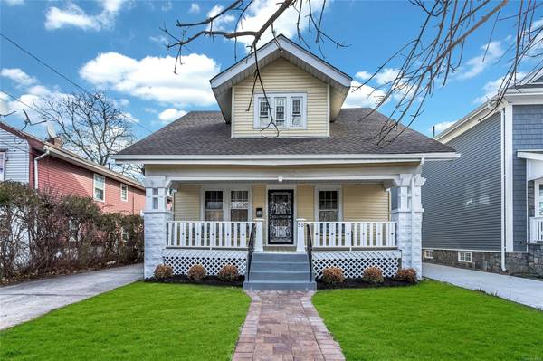 50 4th AVE, Westbury, NY 11590