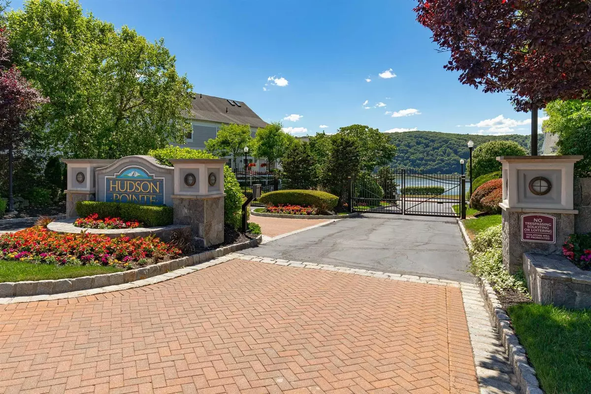 Poughkeepsie, NY 12601,124 HUDSON POINTE