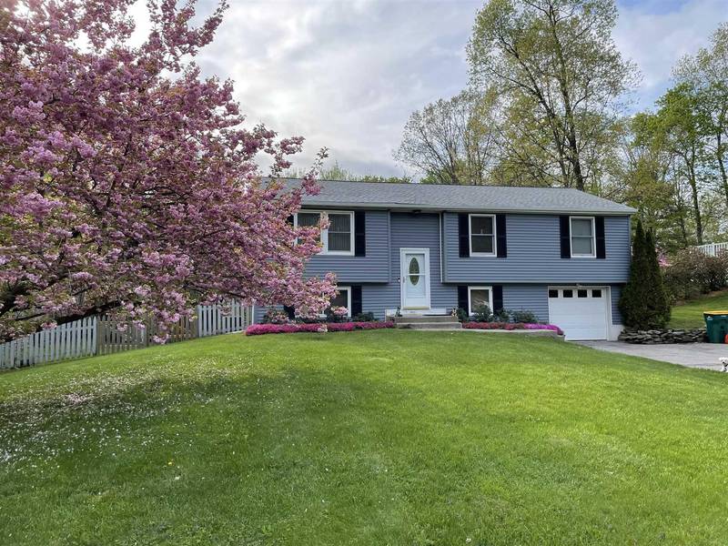 13 HYDE PARK, Hyde Park, NY 12538