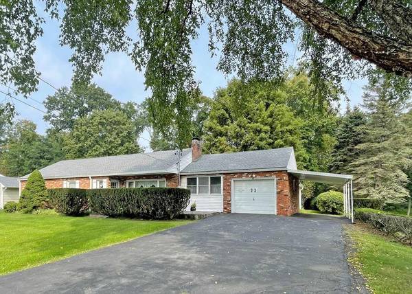 33 FULLER LN, Hyde Park, NY 12538