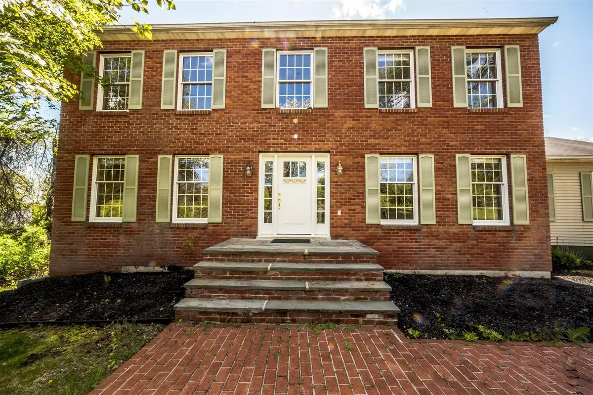 Kingston, NY 12401,430 COUNTRY CLUB LN