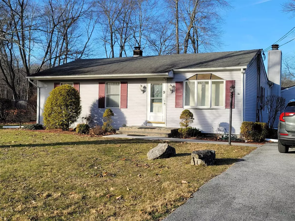 Hyde Park, NY 12538,9 ASH LN