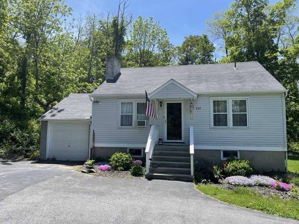 132 CARDINAL RD, Hyde Park, NY 12538