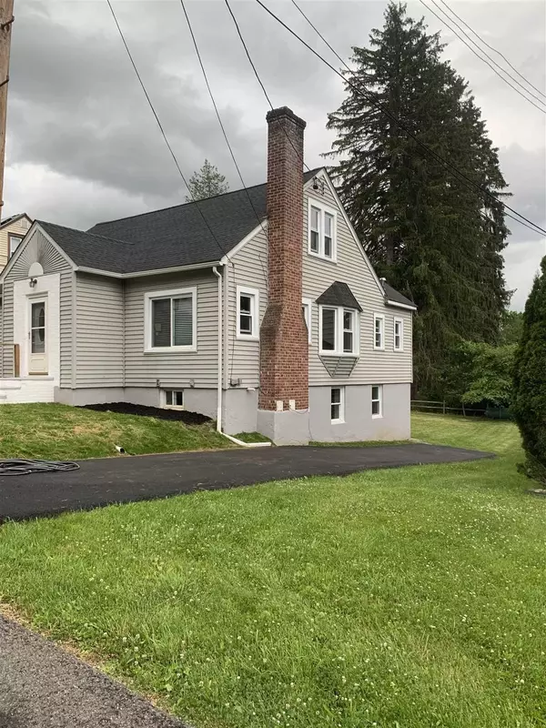 Ellenville, NY 12428,7 CARNATION AVE