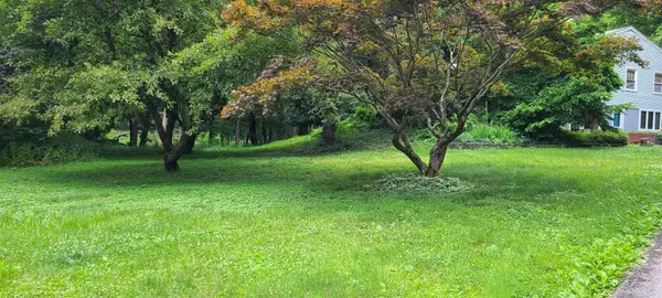 15 WHITE OAKS RD, Hyde Park, NY 12538