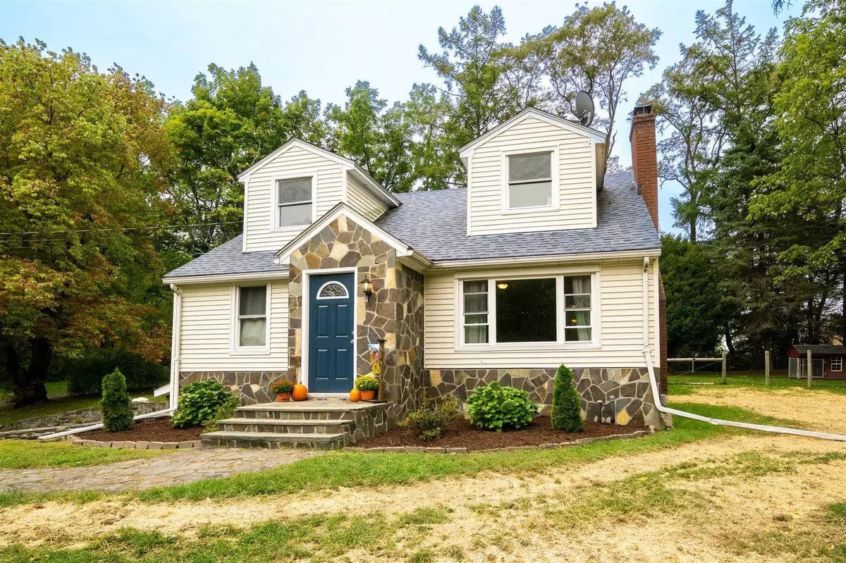 Salt Point, NY 12576,207 MARSHALL RD