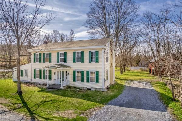 866 HOLLOW RD, Salt Point, NY 12578