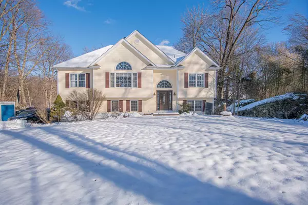 32 ACACIA DR, Hopewell Junction, NY 12533