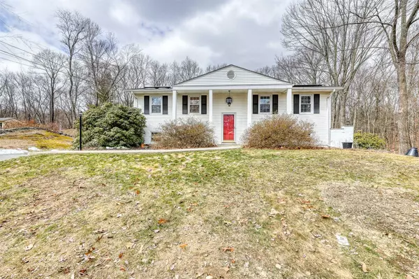 70 GRETNA HILL RD, Pleasant Valley, NY 12569