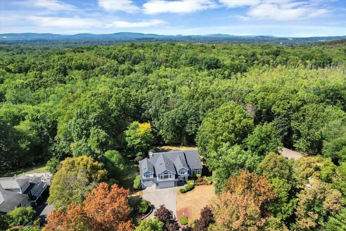 Poughkeepsie, NY 12603,16 STONEHEDGE DR