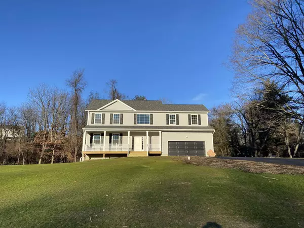 10 STRATFORD DR, Pleasant Valley, NY 12569