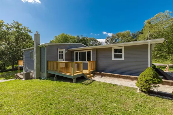 42 NETHERWOOD PLZ, Salt Point, NY 12578