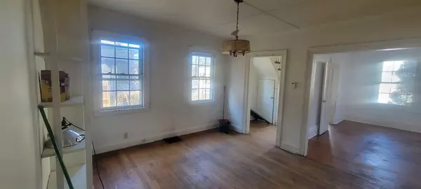 Poughkeepsie, NY 12601,77 MONTGOMERY