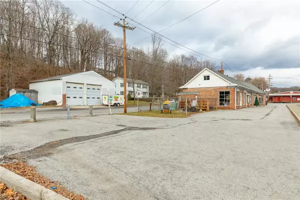 Pleasant Valley, NY 12569,1557 MAIN ST