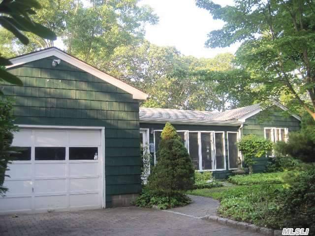 9 Henry ST, Center Moriches, NY 11934