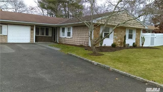 Coram, NY 11727,57 Wintergreen DR