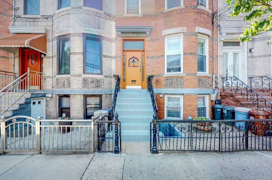 60-36 70th AVE, Ridgewood, NY 11385