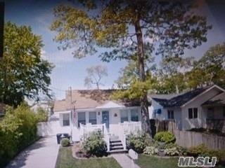 19 Oakwood AVE, Lake Ronkonkoma, NY 11779