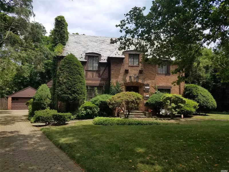 85-15 Edgerton BLVD, Jamaica Estates, NY 11432