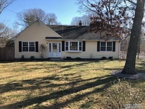 121 Brooksite DR, Smithtown, NY 11787