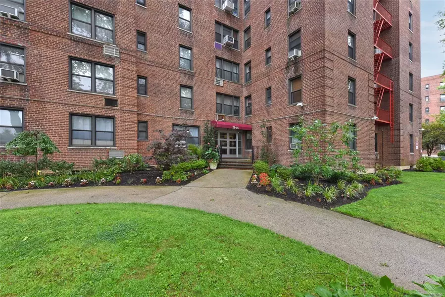 25-11 Union ST #5F, Flushing, NY 11354