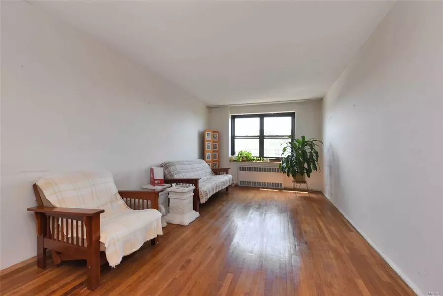 141-10 28th AVE #6D, Flushing, NY 11354