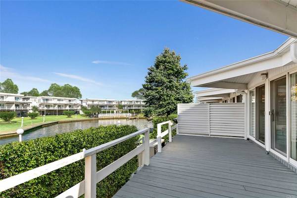 35 Library AVE #8R, Westhampton Beach, NY 11978