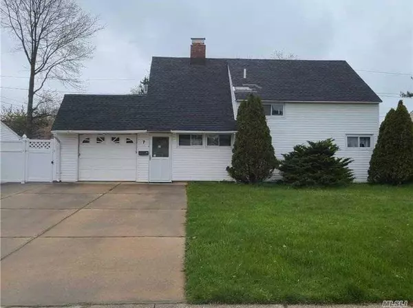 Wantagh, NY 11793,7 Wisteria LN