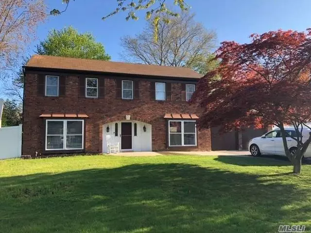 73 Granada CIR, Mount Sinai, NY 11766