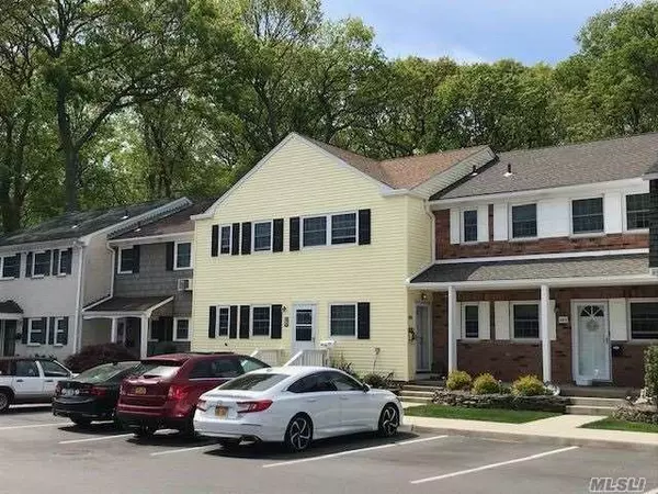 Hauppauge, NY 11788,866 Village DR