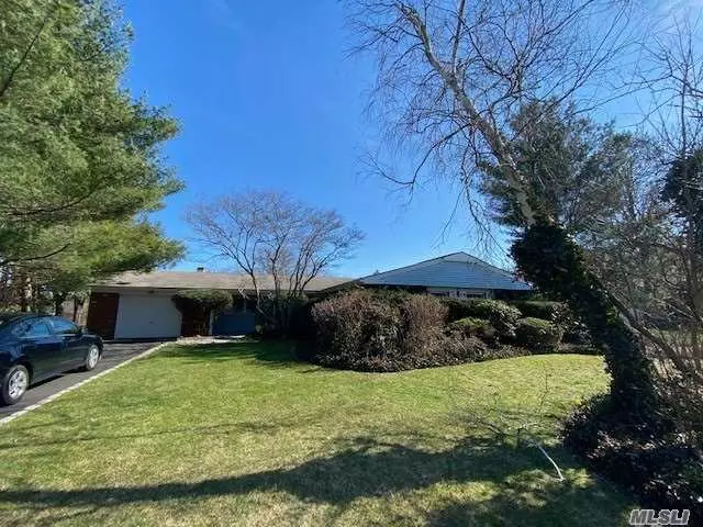 South Setauket, NY 11720,30 Tyburn LN