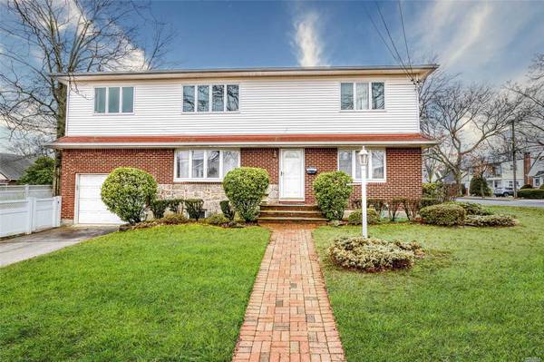 563 8th ST, West Hempstead, NY 11552