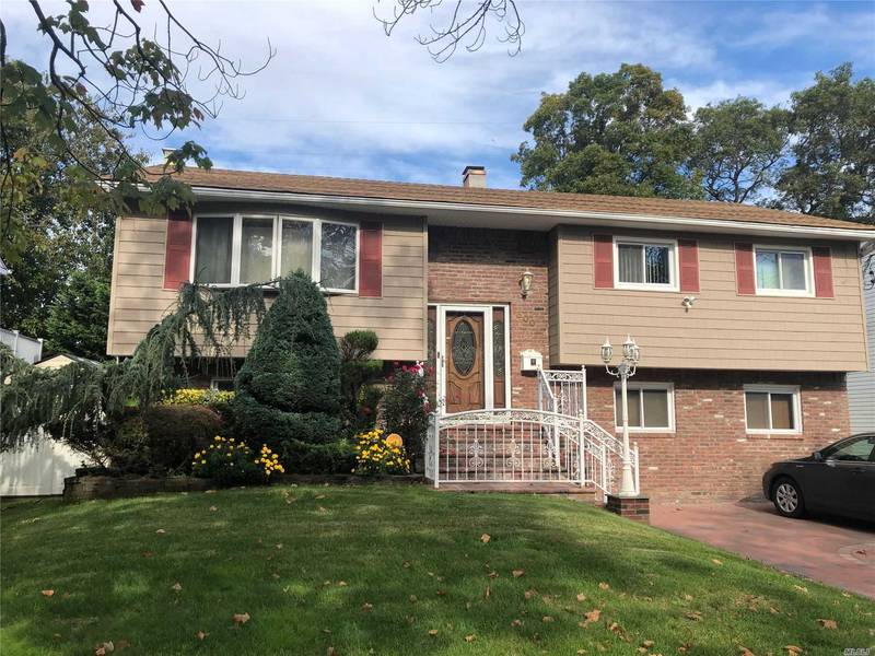 800 Iris PL, West Hempstead, NY 11552