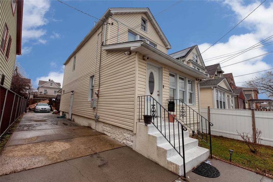 17117 104 AVE, Jamaica, NY 11433