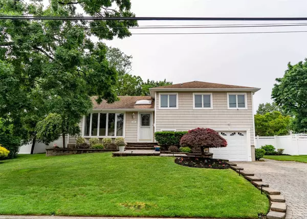 111 Henry Street, Massapequa, NY 11758