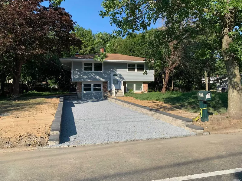 301 Old Town RD, East Setauket, NY 11733